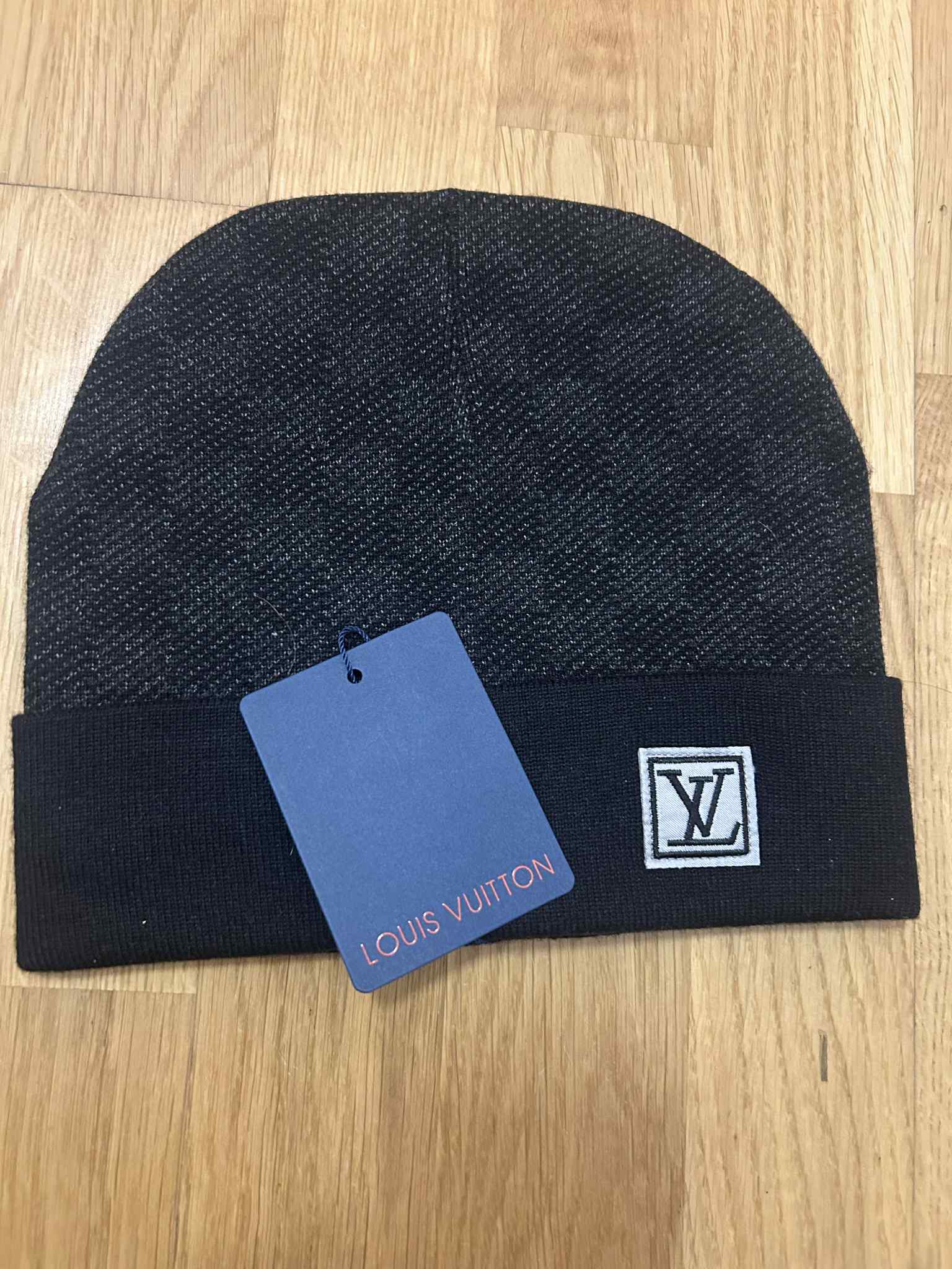 LV stiliaus žieminė kepurė