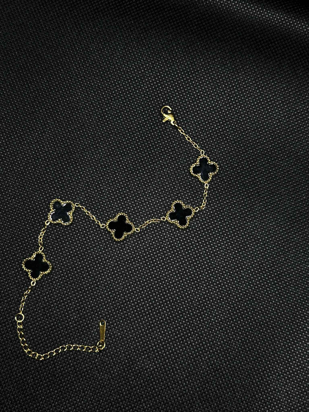 Van Cleef stiliaus keturlapio dobilo motyvo apyrankė