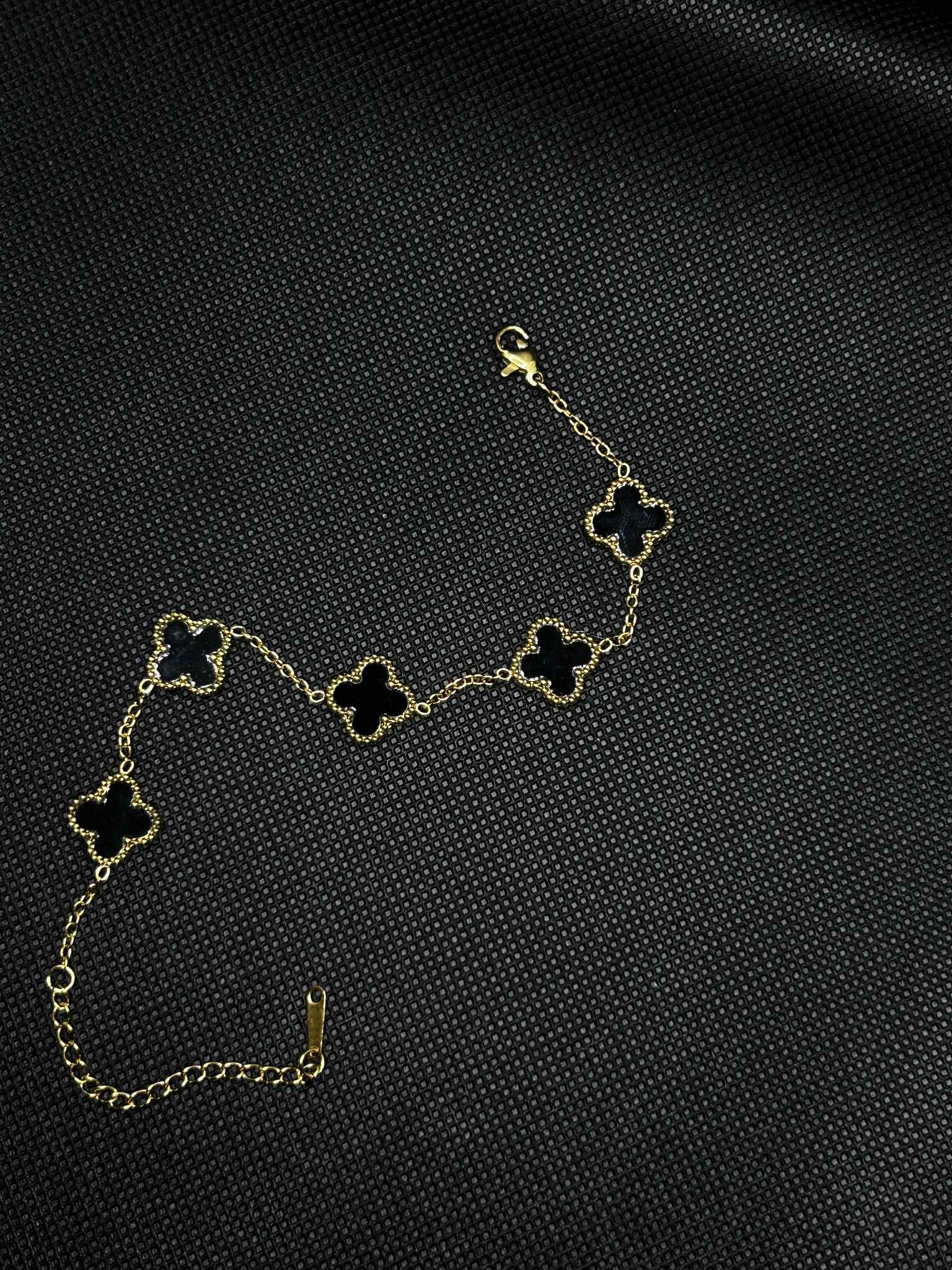 Van Cleef stiliaus keturlapio dobilo motyvo apyrankė