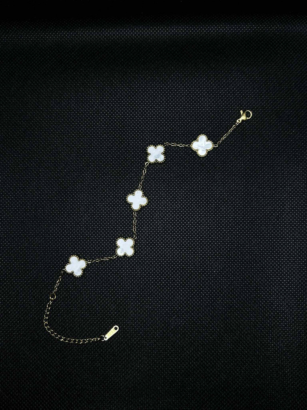 Van Cleef stiliaus keturlapio dobilo motyvo apyrankė