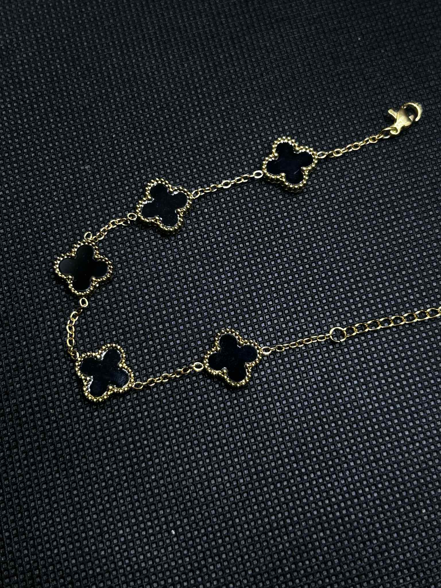 Van Cleef stiliaus keturlapio dobilo motyvo apyrankė