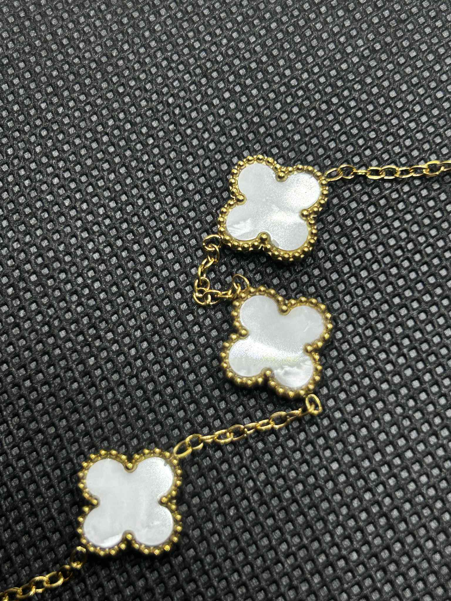 Van Cleef stiliaus keturlapio dobilo motyvo apyrankė